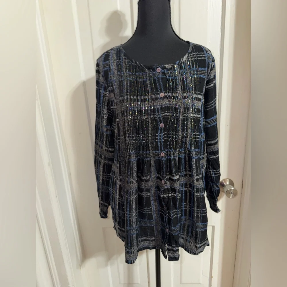 Women's size medium Soft Surroundings Black and Blue Plaid Blouse, SHIRT, TOP